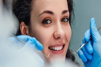 Kamenac, poliranje i fluorizacija zuba.Popuusti